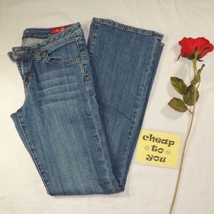 SEVEN 7 FLARE LEG JEANS. SIZE 32